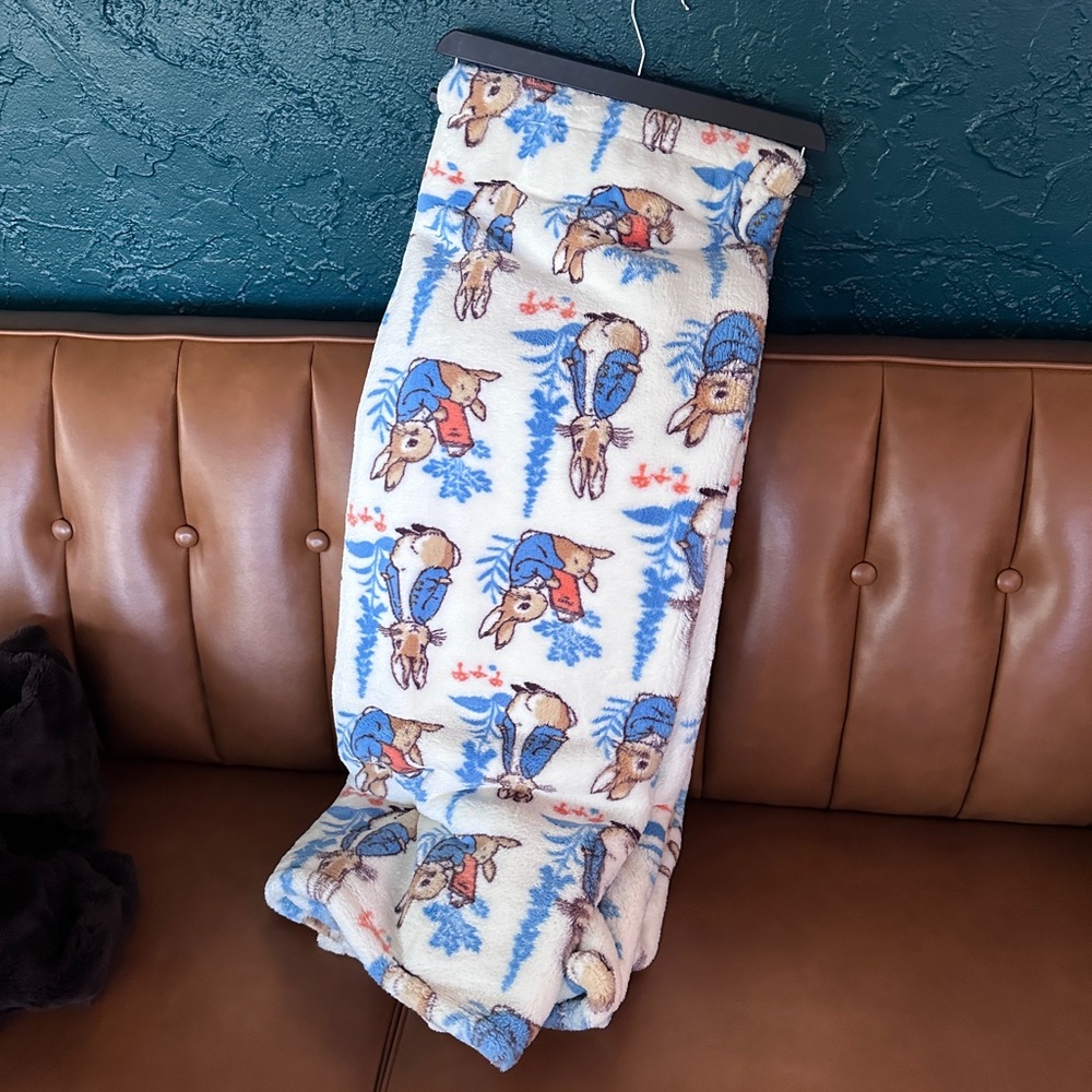 Peter Rabbit Beatrix Potter Blanket Decorative Throw - Picture 3 of 3
